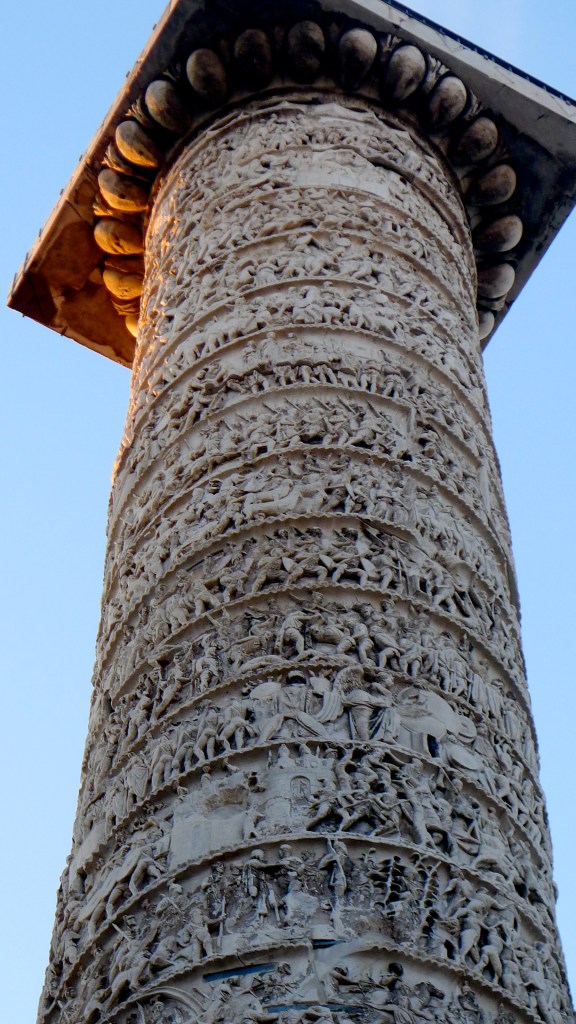 P1000103 La colonne de Marc-Aurèle, Via del Corso © Helen Doyle