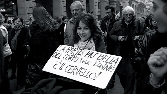 Jeune femme à Bologna © Helen Doyle 2011