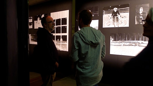 De dos JF en dicussion avec S. Clément @Helen Doyle De dos JF en dicussion avec S. Clément @Helen Doyle