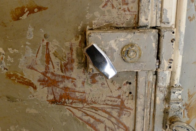 Porte, atelier de Séra © Helen Doyle P1030090