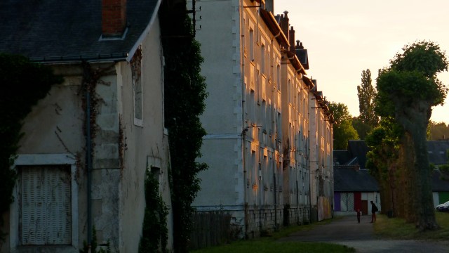 Vendôme - Cour des Écuries ©Helen Doyle 2014 P1080381
